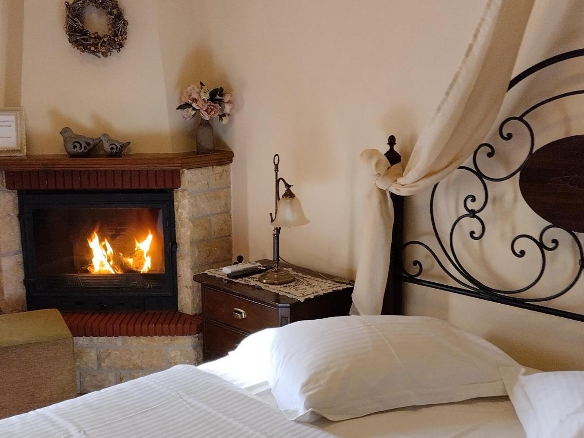 Valentini Guesthouse Karpenísion Eksteriør billede