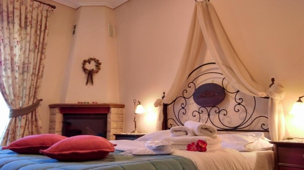 Valentini Guesthouse Karpenísion Eksteriør billede