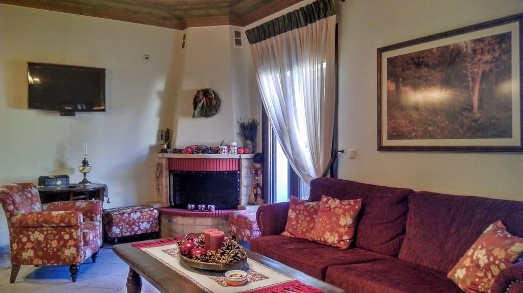 Valentini Guesthouse Karpenísion Eksteriør billede
