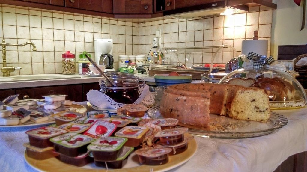 Valentini Guesthouse Karpenísion Eksteriør billede