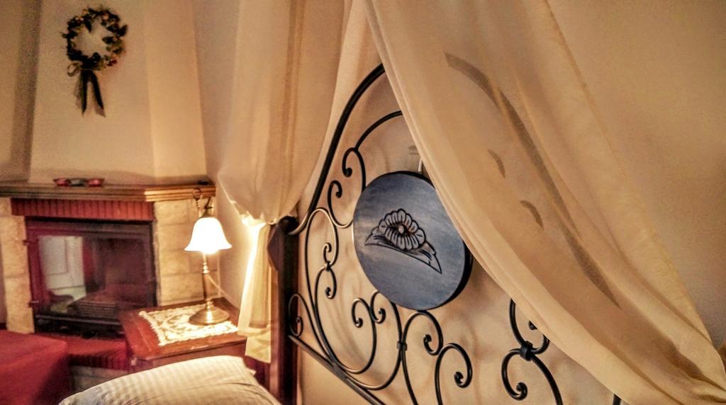 Valentini Guesthouse Karpenísion Eksteriør billede