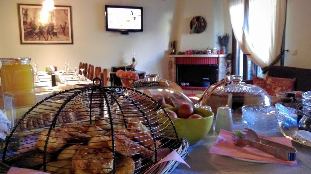 Valentini Guesthouse Karpenísion Eksteriør billede