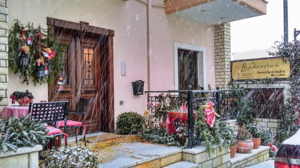 Valentini Guesthouse Karpenísion Eksteriør billede
